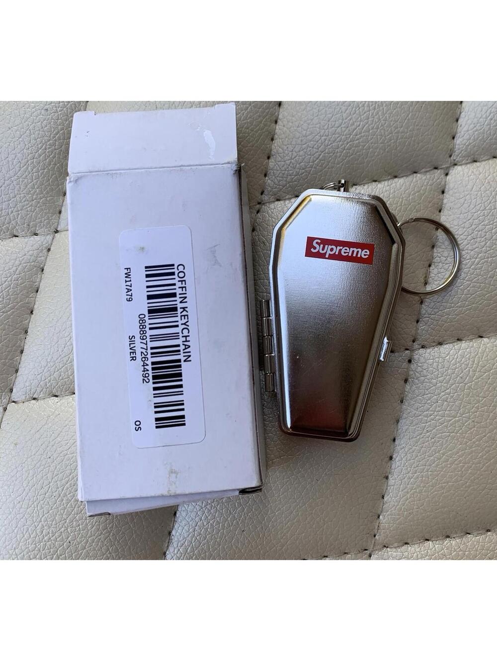 Supreme F/W 2017  Coffin Keychain Logo New Sliver Key Chain Red Ring With Box